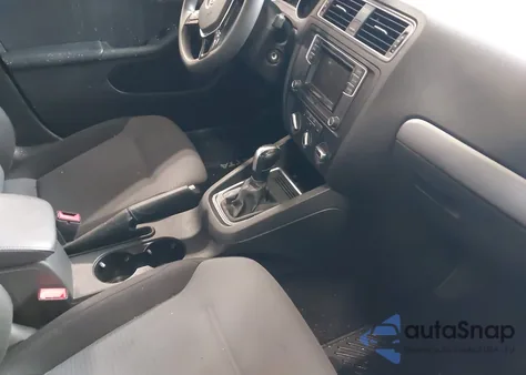 2018 Volkswagen Jetta 1.4T S z USA, uszkodzony, nr VIN 3VW2B7AJ0JM244181